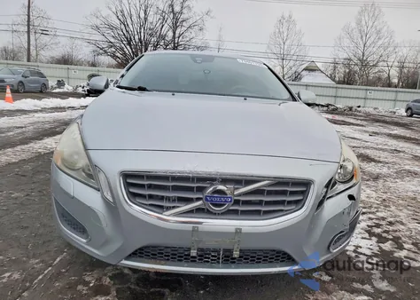2013 Volvo S60 T5 из США, поврежденный, VIN YV1612FS9D2197976